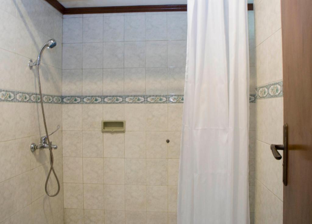 Krowi Inn Surabaya Værelse billede